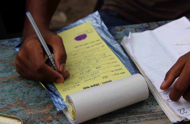 seller issues cash docket at cattle market.