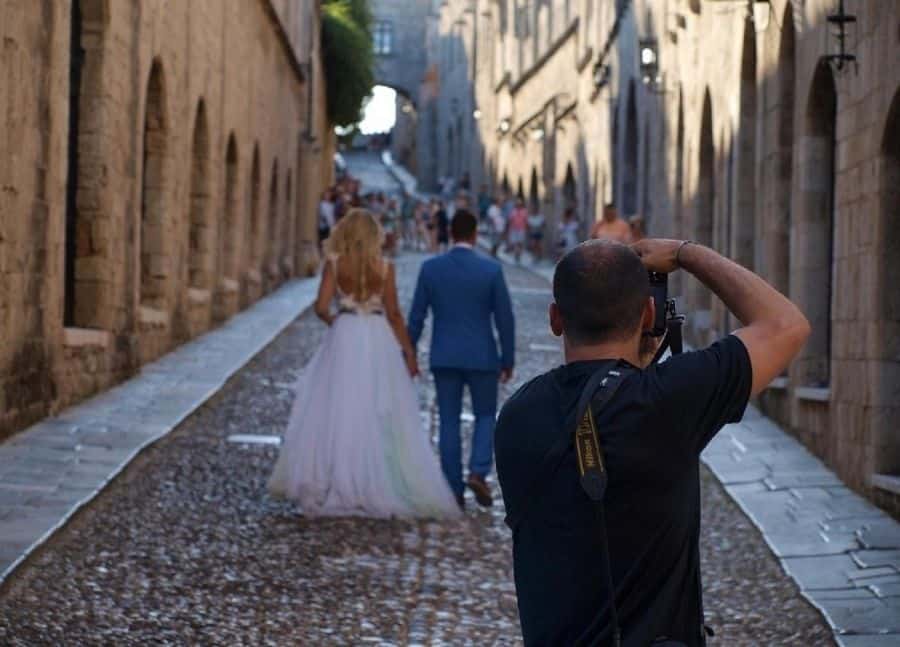 An All-Essential Guide to Finding the Perfect Wedding Photographer for the Big Day