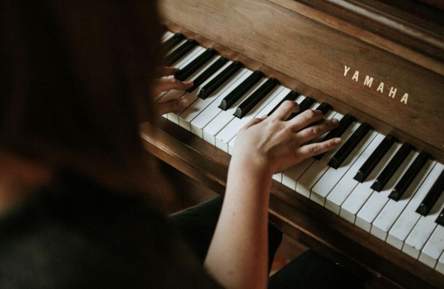Bridging Cultural Divides: Eunwha Kang on Fusing East and West Musical Influences 1 Bridging Cultural Divides: Eunwha Kang on Fusing East and West Musical Influences 1