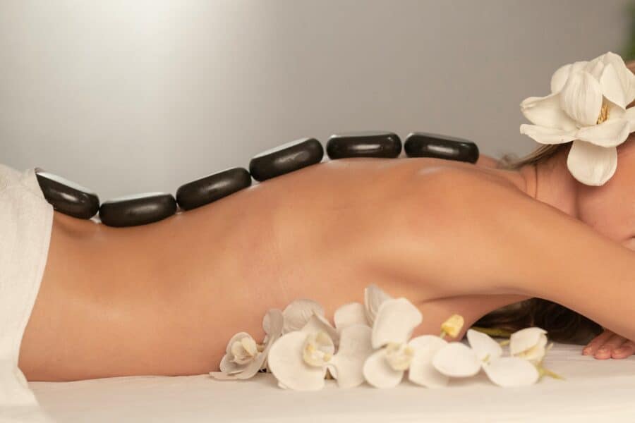 What’s the Difference Between Natural and Synthetic Spa Skincare Products?