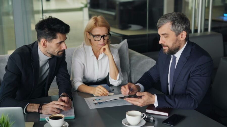 When Should You Choose Specialized Consulting Over General Consulting?