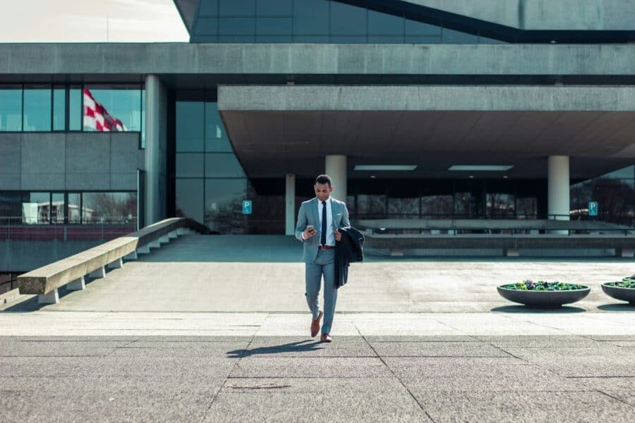 How to Choose the Right Business Consultant? Key Criteria to Consider