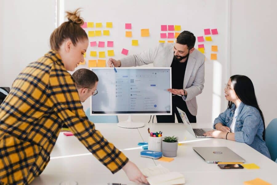 What’s the Difference Between a Business Consultant, Financial Consultant, and Marketing Consultant?