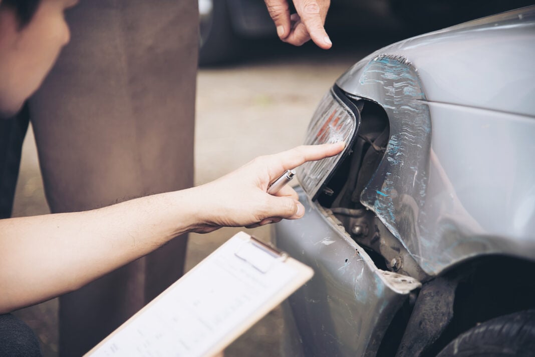 Navigating the Repair Path: A Step-by-Step Guide to Filing an Insurance Claim for Car Body Damage