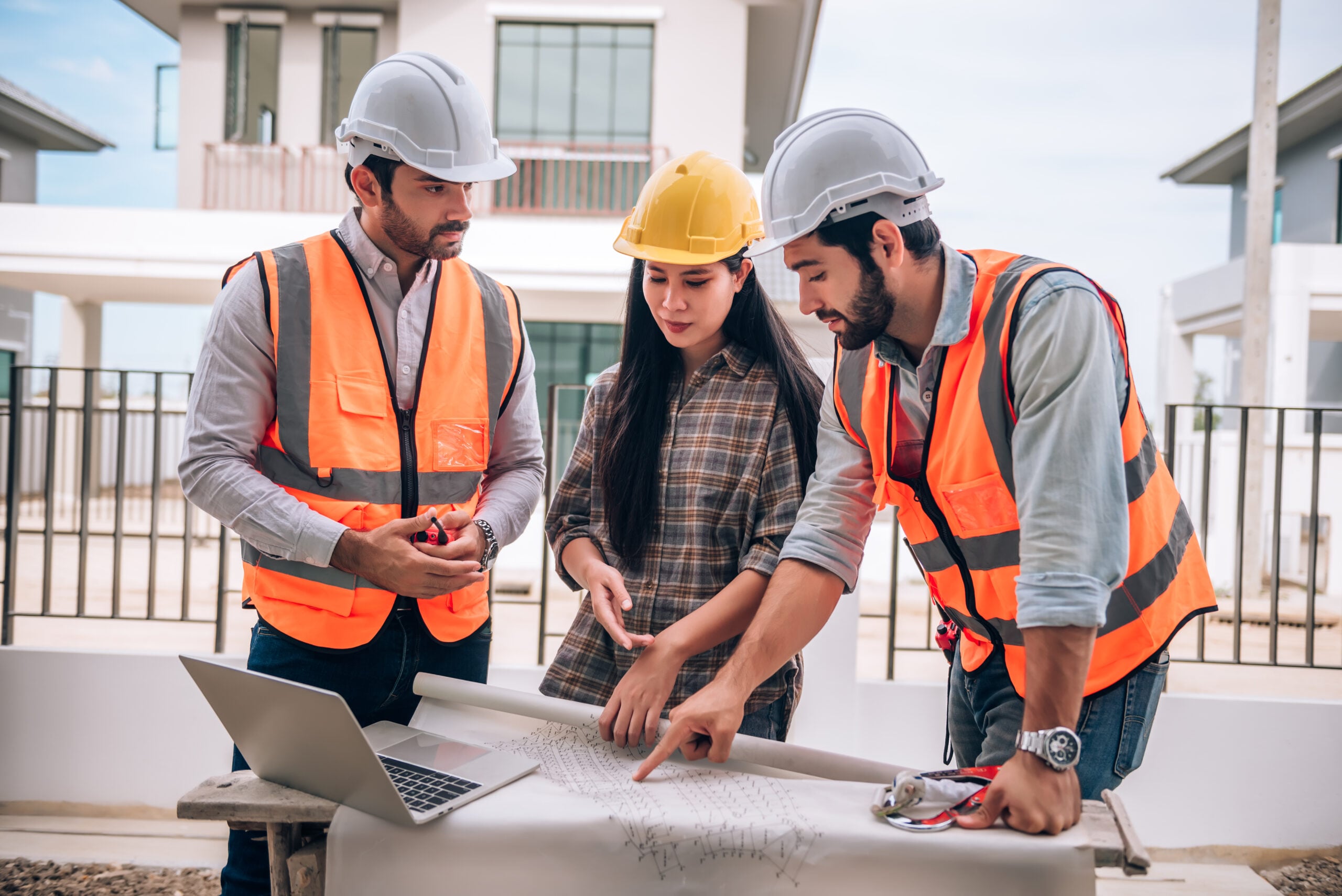 Hiring the Right Crew Before an Old Driveway Ruins Your Foundation
